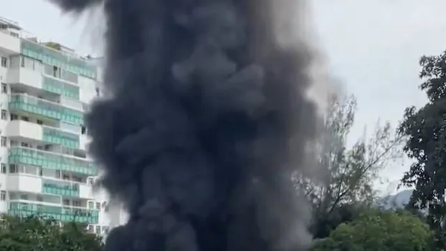
                    Dois helicópteros colidem no Rio de Janeiro. Há seis mortos
                