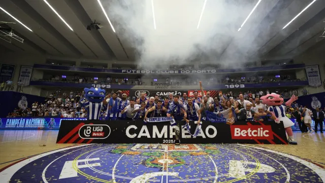 
                    AVB destaca resiliência do FC Porto após conquista do título nacional
                