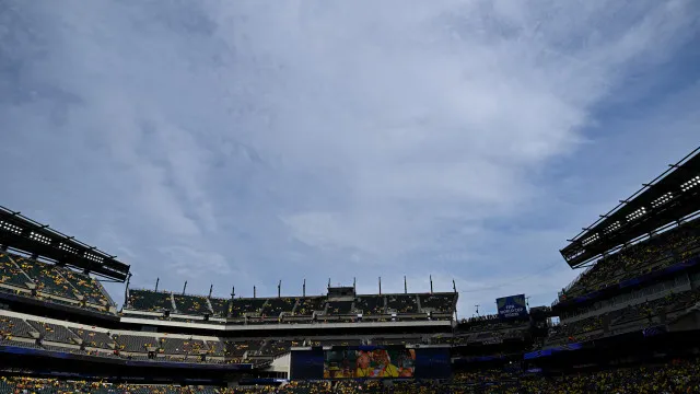 
                    EM DIRETO: Costa do Marfim-Equador e Suécia-Tunísia animam a madrugada
                