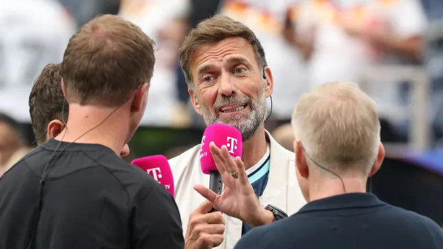 
                    Klopp pede desculpa a Nagelsmann em direto: 