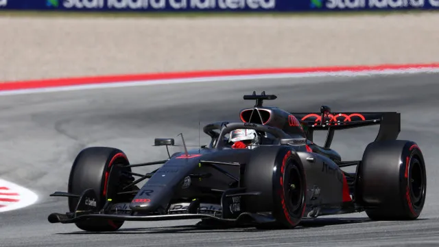 
                    Insólito: Pedra de gravilha forçou Hülkenberg a abandonar GP de Barcelona
                