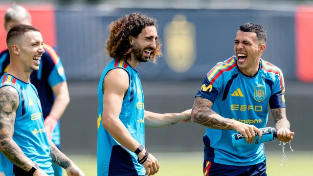 
                    Oficial: Cucurella é o primeiro reforço da 'era Mourinho' no Real Madrid
                