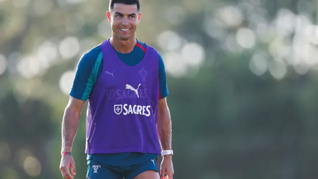
                    Ronaldo bloqueia Wi-Fi e 5G para dormir melhor. Será que funciona?
                
