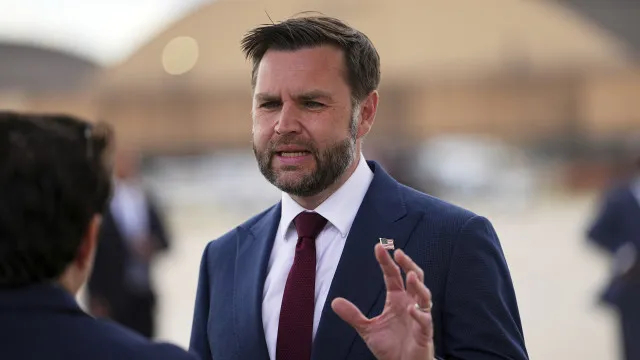 
                    JD Vance quer abertura do estreito de Ormuz 