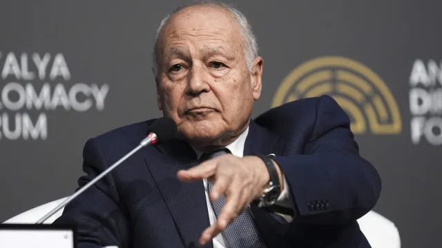 
                    Liga Árabe saúda entendimento e quer fim da agressão iraniana e israelita
                
