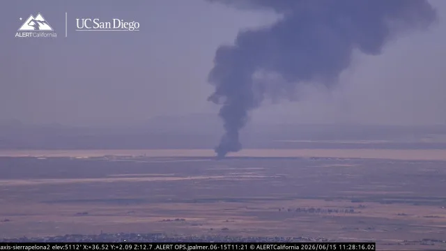
                    Bombardeiro despenha-se pouco depois de descolar na Califórnia
                