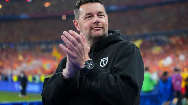 
                    Oficial: Pierre Sage ia jogar Champions pelo Lens, mas ruma ao Palace
                