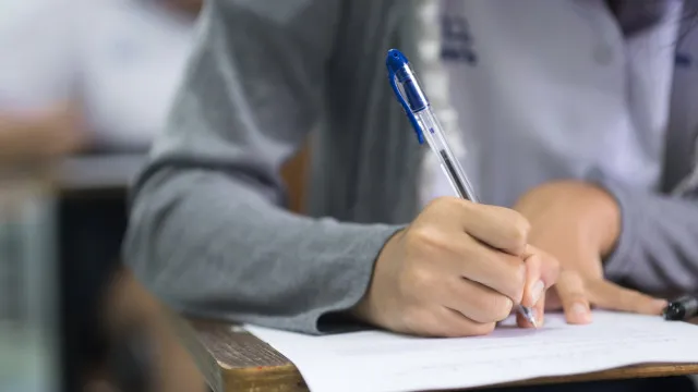 1â ¬ por cada resposta avaliada? "Ã uma afronta aos professores"