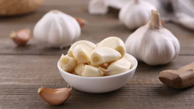 
                    7 vegetais que nunca deve comprar já cortados, segundo chefs 
                