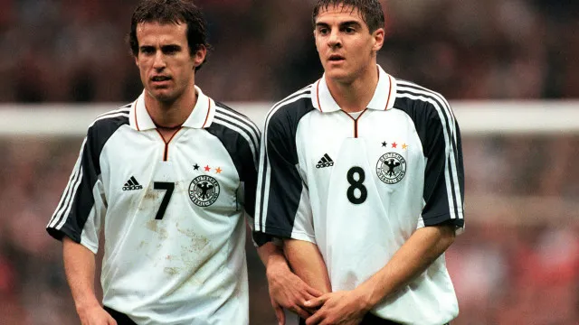 Invade a casa de ex-Bayern, despe-se e tenta meter-se na cama com a filha