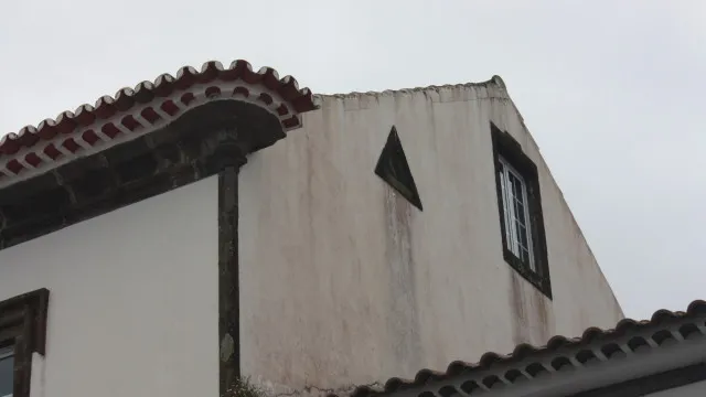 
                    Empresa comprou 13 casas. Gaia quer ajudar 10 famílias em vias de despejo
                