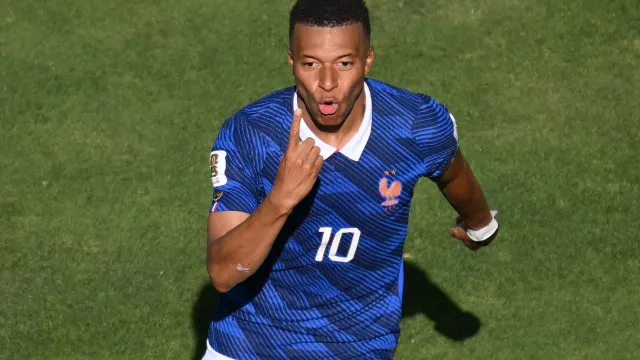 
                    Gesto de Mbappé após fazer história por França já está a dar que falar
                