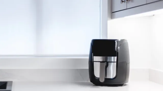 
                    O truque de apenas 2 minutos que acaba com maus cheiros na sua air fryer
                