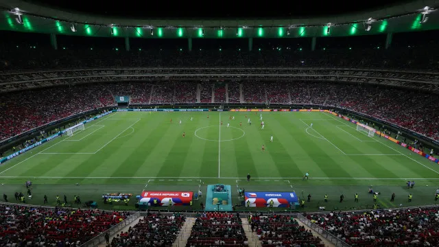
                    FIFA convida youtuber sul-coreana alvo de racismo para jogo com o México
                
