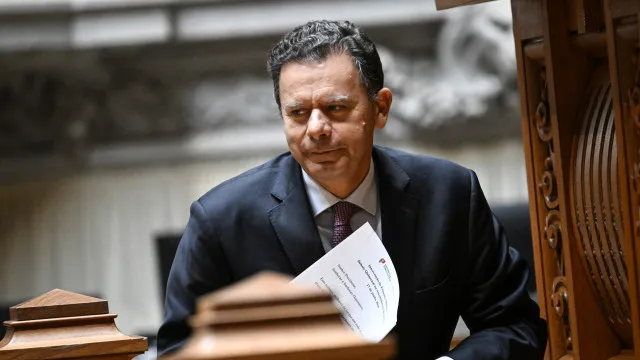 AO MINUTO: "Eleições, moções, comissões, insinuações, falsos papões"