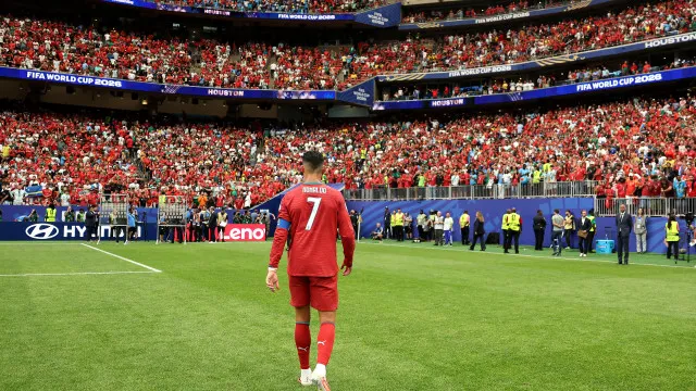 
                    O sétimo dia de Mundial em imagens: Desastre de Ronaldo e Kane resolve
                