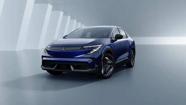
                    Mitsubishi Eclipse volta com base num Nissan (não vai chegar a Portugal)
                