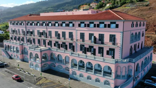 
                    Gripe A detetada em doentes e profissionais em hospital no Funchal
                