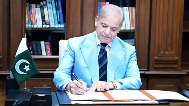Irão: Assinatura do acordo adia visita de Shehbaz Sharif à Suíça