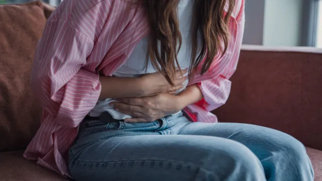 
                    O melhor chá para aliviar as cólicas menstruais, segundo nutricionistas
                