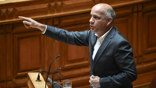 
                    PCP antecipa aprovação da lei laboral e deixa aviso: 