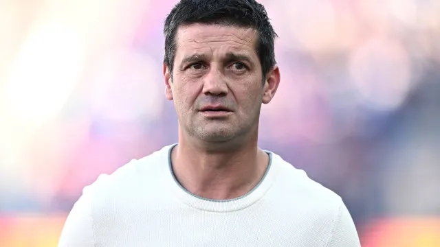 
                    Cristian Chivu prolonga contrato com campeão Inter de Milão até 2028
                