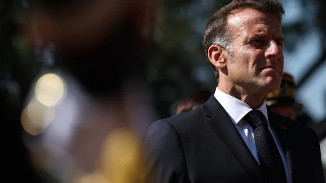 
                    Guerra? Macron pede 