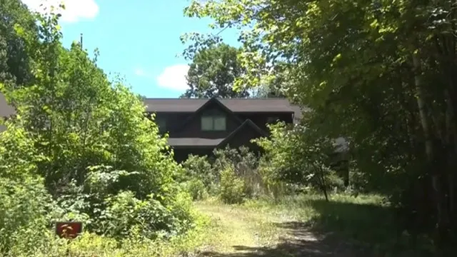 
                    Encontra três cadáveres em casa que comprou em leilão por meio milhão
                