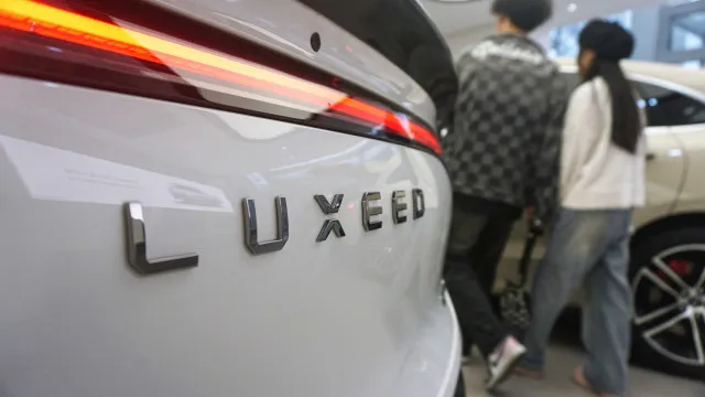 
                    Marca chinesa com tecnologia Huawei envolta em polémica com a Ferrari
                