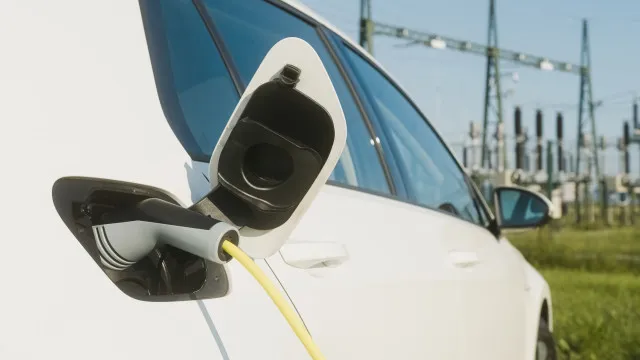 
                    Calor extremo? Saiba o que fazer ao carregar um elétrico
                