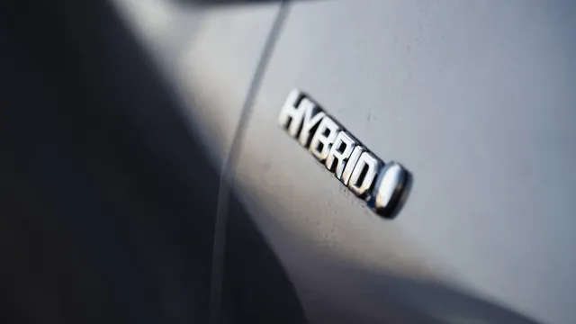 
                    Carros híbridos plug-in chineses também poderão ser alvo de tarifas na UE
                