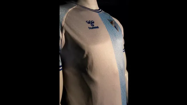 Málaga coloca adeptos na camisola para final e há pormenor que se destaca