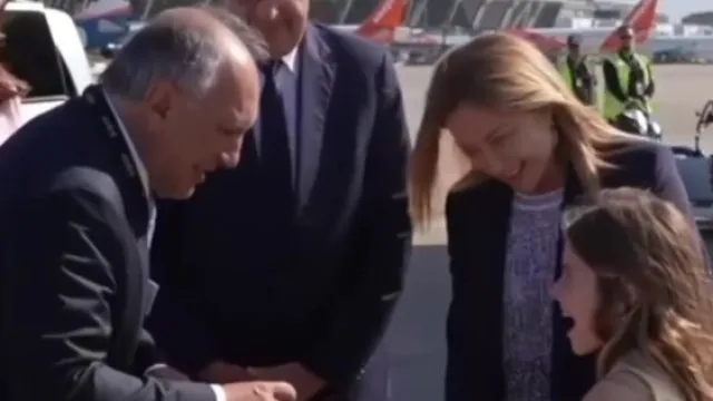 “Esconde-se de Trump”. Filha de Meloni roubou atenções no G7 (e há vídeo)