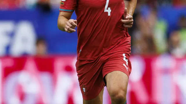 Depois de Rúben Dias, há mais um defesa a falhar o treino de Portugal