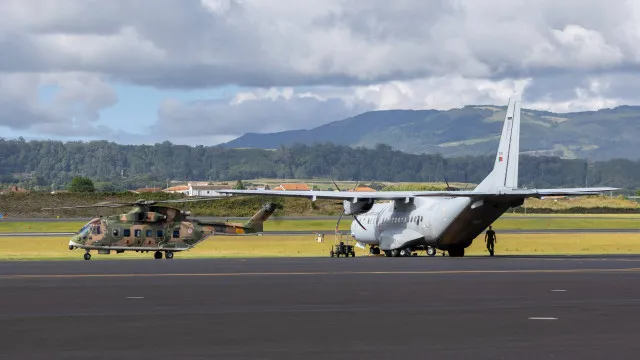 
                    Força Aérea resgata homem a bordo de navio. Precisava de assistência
                