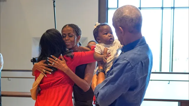 
                    Casal Obama recebe primeiros visitantes do seu Centro Presidencial
                