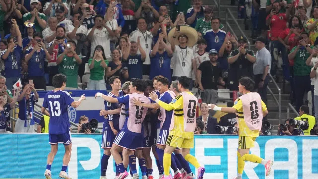 
                    Japão goleia Tunísia no jogo 1.000 dos Mundiais
                