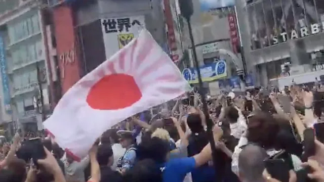 Invasão total ao cruzamento mais famoso do mundo após a goleada do Japão