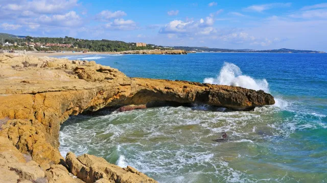 
                    Tragédia em Espanha. Adolescentes morrem após acidente numa praia
                