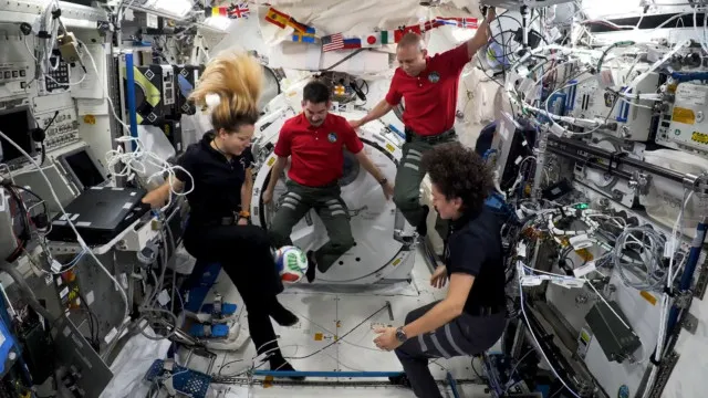 NASA leva bola do Mundial2026 ao Espaço. Veja as imagens