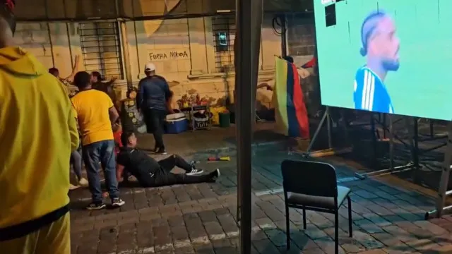 
                    Tiroteio durante jogo entre Equador e Curaçao mata jovem de 16 anos
                