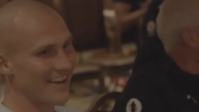 "Estou exausto". Ostigard assiste a parto do filho por videochamada