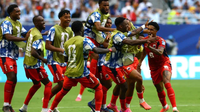 
                    11.º dia do Mundial em imagens: Fúria espanhola e história caboverdiana
                