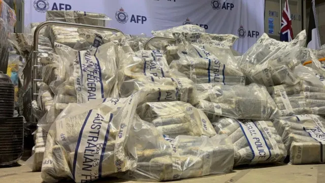 
                    Maior de sempre: Polícia australiana apreende 2,7 toneladas de cocaína
                