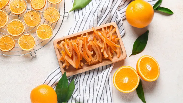 
                    Não deite as cascas de laranja ao lixo! Têm uma utilidade surpreendente  
                