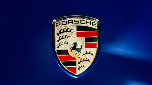Cortes na Porsche: “Tem de fazer dinheiro mesmo com menos carros”