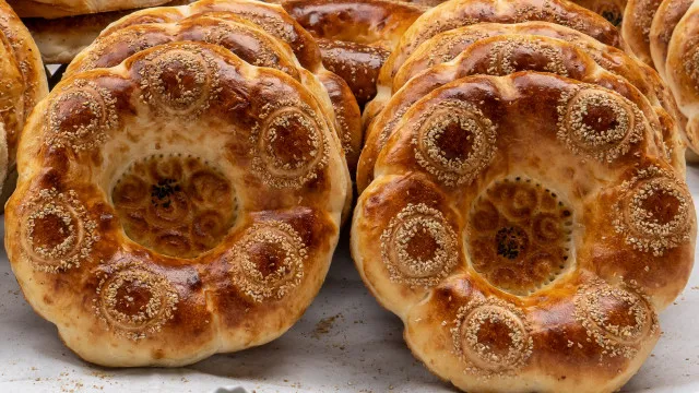 
                    Receitas do Mundial. Como se faz obi non, um clássico no Uzbequistão
                