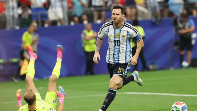 Messi no topo do mundo. As imagens de um momento que fica para a história
