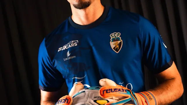 
                    Oficial: Fabijan Buntic regressa a Portugal para reforçar Farense
                