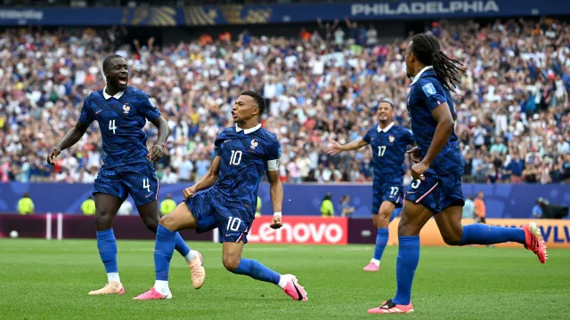 EM DIRETO: França-Iraque começou e Mbappé já igualou lenda do Brasil